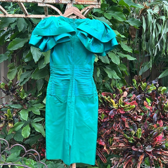 Vintage 80s Lillie Rubin iridescent green poof shoulder fitted midi dress - Picture 4 of 7